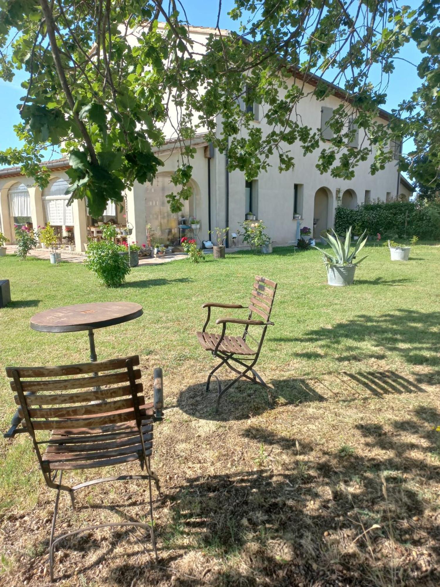 Beb Montefratta Bed & Breakfast Fratta Terme Ngoại thất bức ảnh